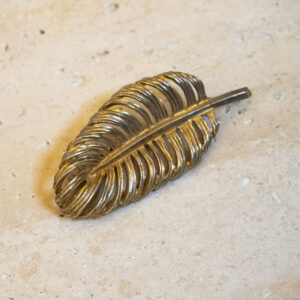 Broche vintage en forme de feuille